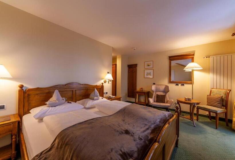 Comfort room with balcony, Berger Superior