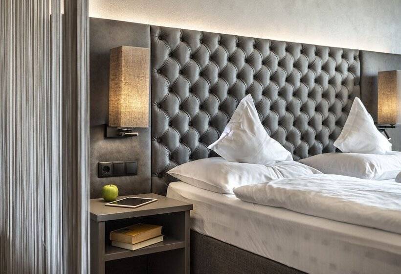 جناح جونيور, Das Stachelburg