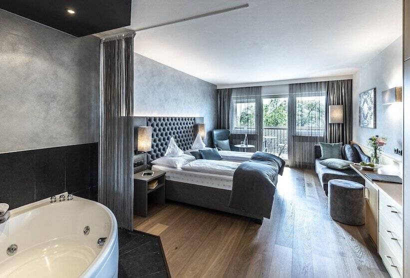 جناح جونيور, Das Stachelburg