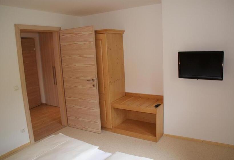 1 Bedroom Apartment Lake View, Garni Buchinger