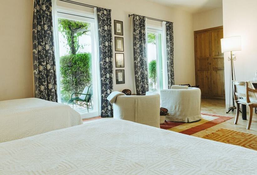 جناح جونيور مزوَّد بتراس, La Foresteria Wine Resort & Beach Club