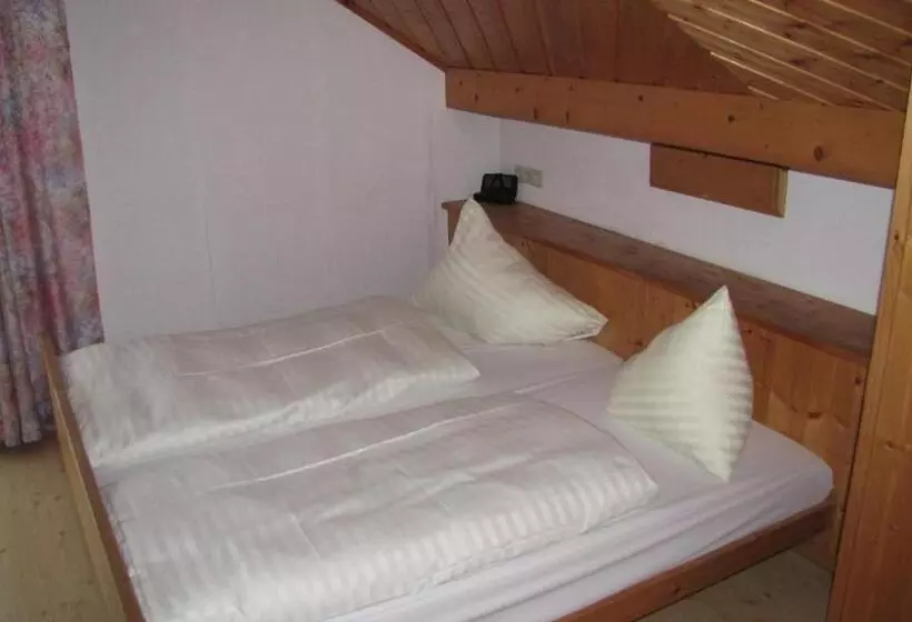 Huoneisto 2 Makuuhuonetta, Pension Sydler