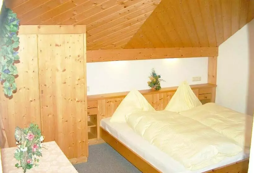 Huoneisto 2 Makuuhuonetta, Pension Sydler