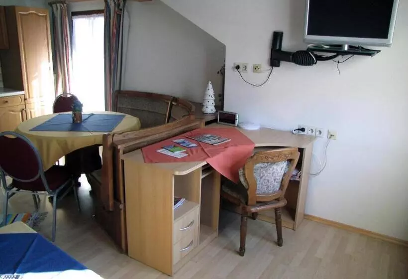 Huoneisto 3 Makuuhuonetta, Pension Sydler