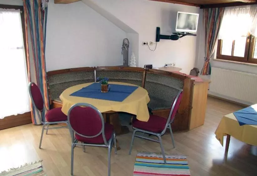 Huoneisto 3 Makuuhuonetta, Pension Sydler