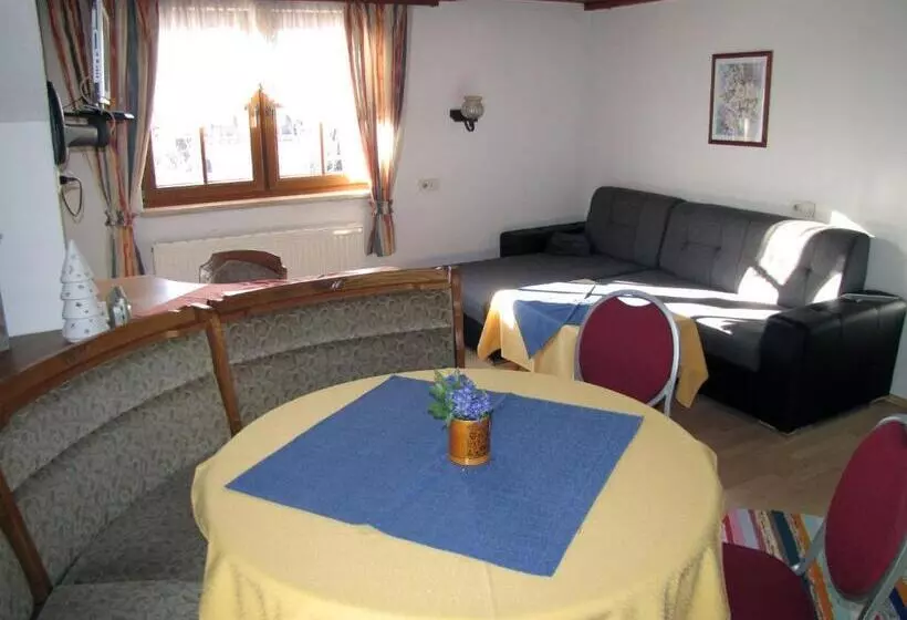 Huoneisto 3 Makuuhuonetta, Pension Sydler