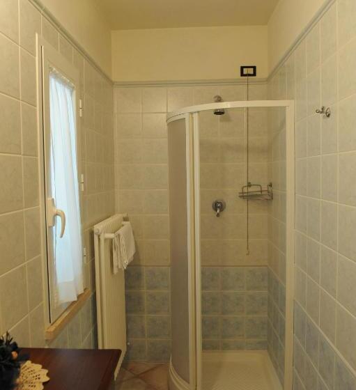 اتاق استاندارد سه نفره, Rossi