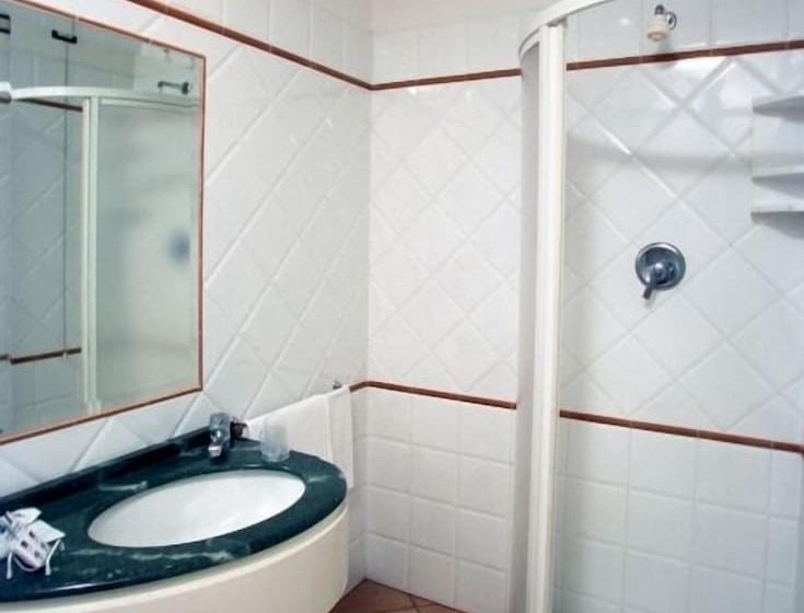 اتاق استاندارد سه نفره, Rossi