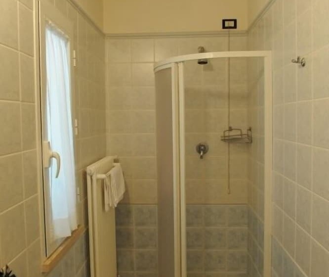 اتاق استاندارد چهار تخته, Rossi