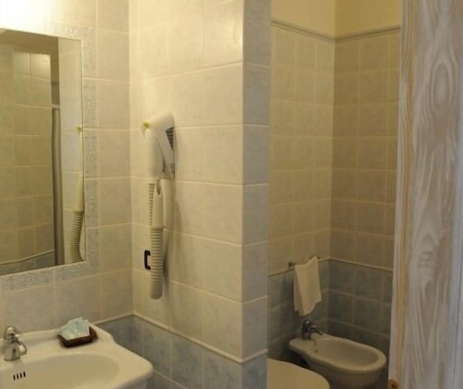 اتاق استاندارد یک نفره, Rossi