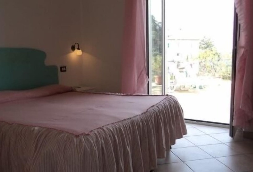 اتاق استاندارد یک نفره, Rossi