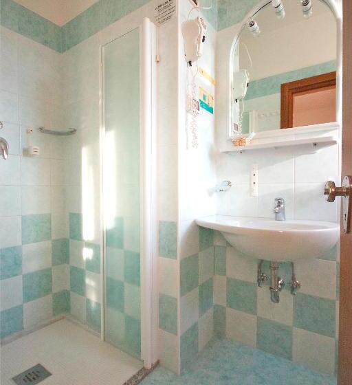 חדר לארבעה סטנדרטי עם מרפסת, Toledo