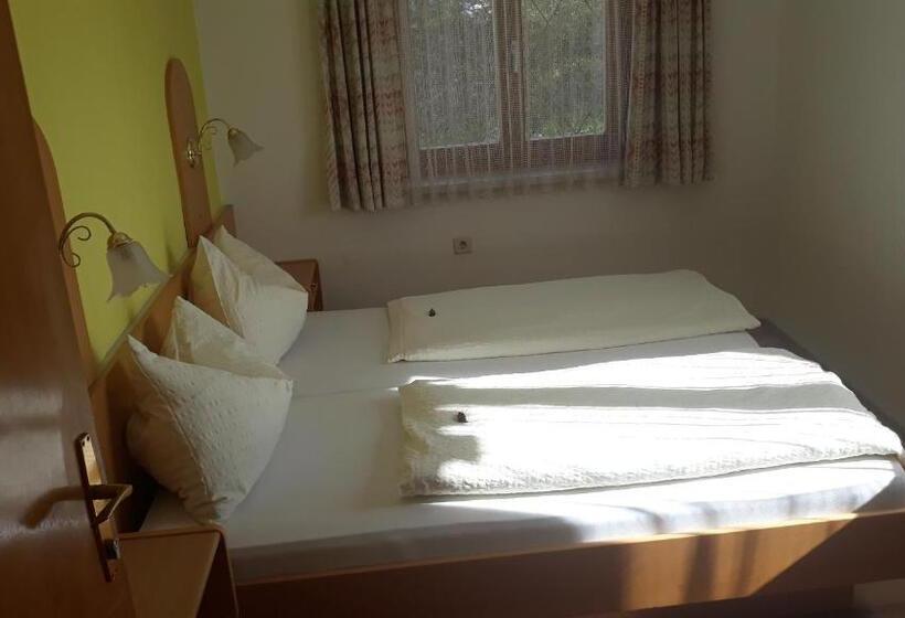 1 Bedroom Apartment Lake View, Untergasser