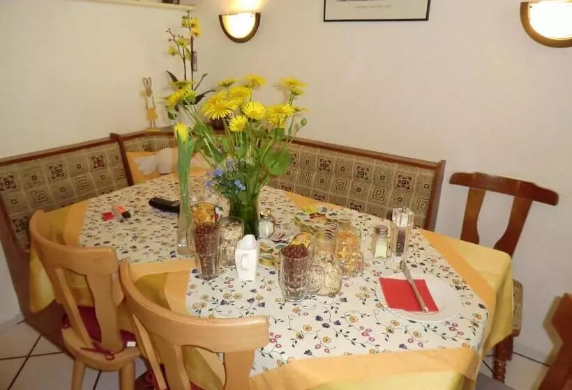 Standardzimmer Geteiltes Bad, Pension Haydn