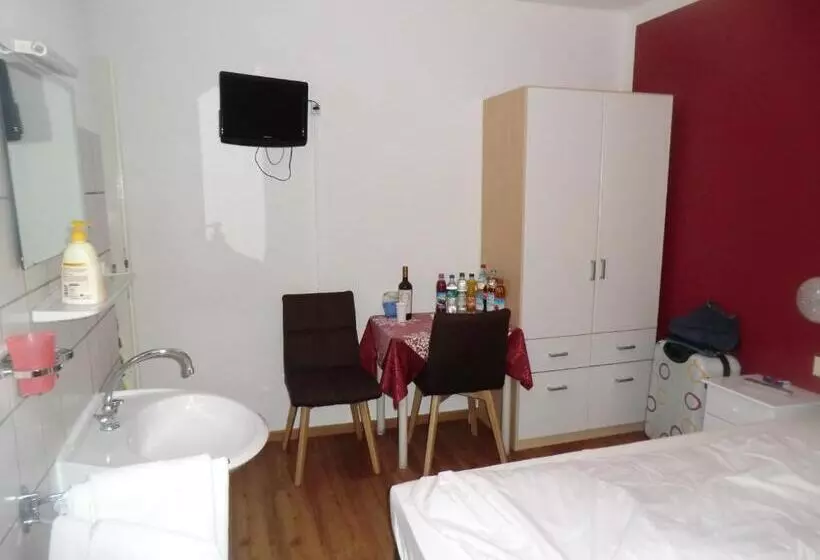 Standardzimmer Geteiltes Bad, Pension Haydn