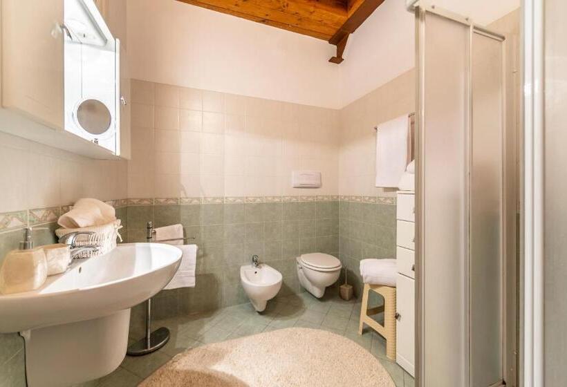 Апартаменты Deluxe 1 Спальня, Flowers Apartments