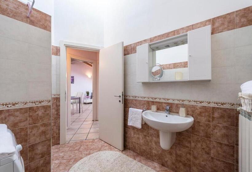 Апартаменты Deluxe 1 Спальня, Flowers Apartments