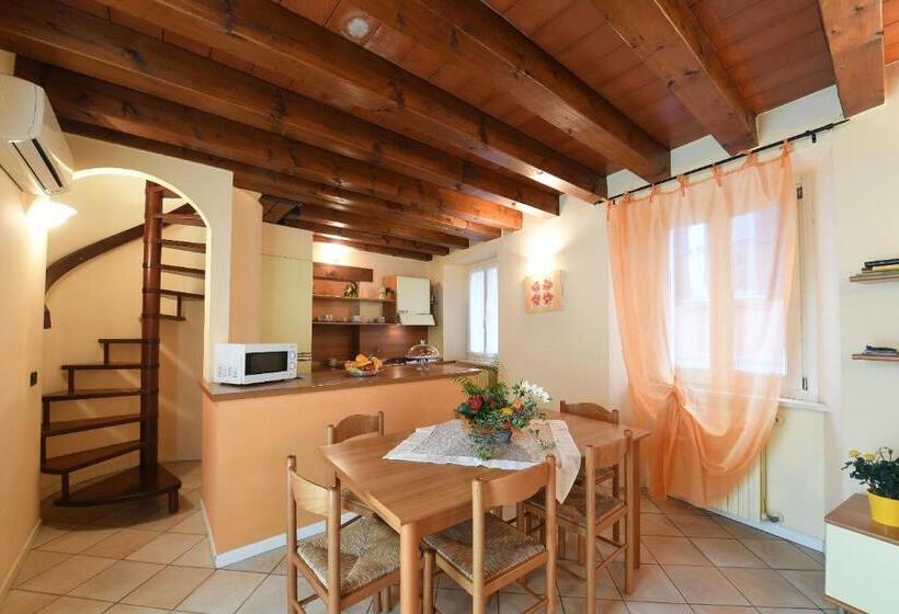 Апартаменты 2 Спальни, Flowers Apartments