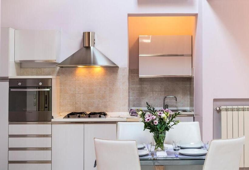 Апартаменты Deluxe 1 Спальня, Flowers Apartments