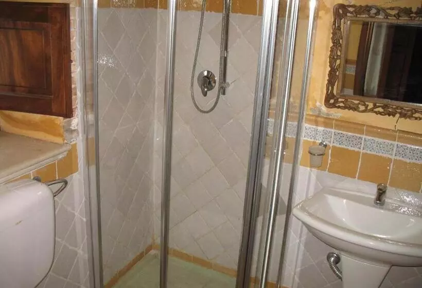 اتاق راحتی سه تخته, Antica Dimora San Girolamo