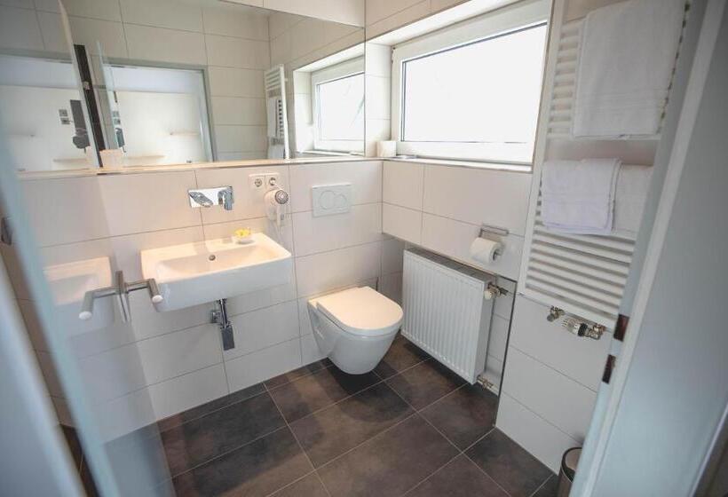 Номер Стандарт, Christine