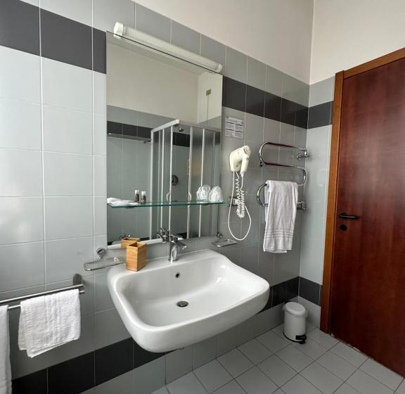 高级大房间, Griselda