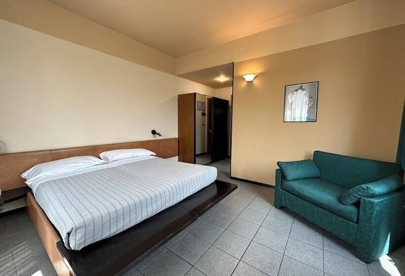 标准三人间, Griselda