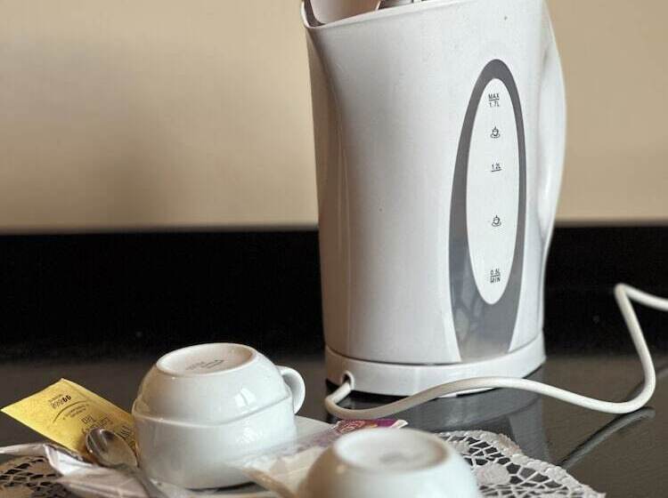 标准三人间, Griselda