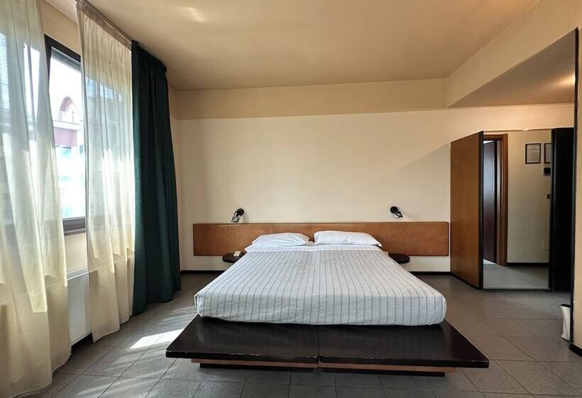 高级大房间, Griselda