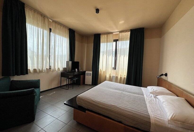 高级大房间, Griselda