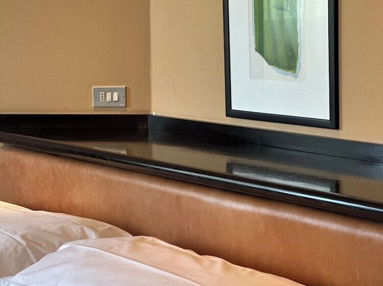 高级大房间, Griselda