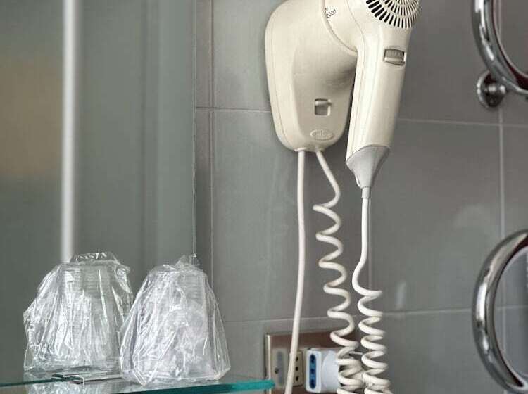 高级大房间, Griselda