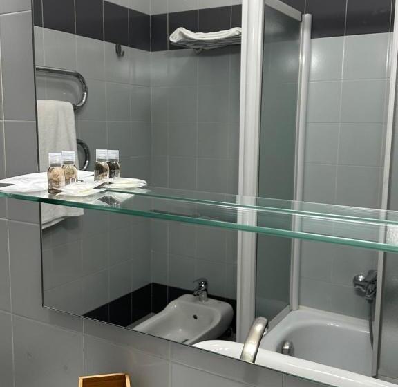 高级大房间, Griselda