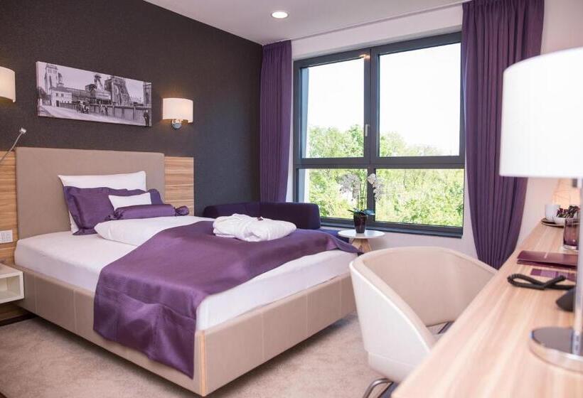 Номер Стандарт Индивидуальный, Heiner S Park