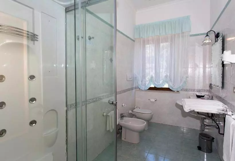 اتاق استاندارد سه نفره, Fico D India Relais