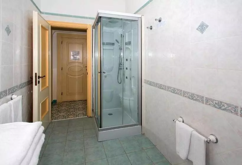 اتاق استاندارد سه نفره, Fico D India Relais