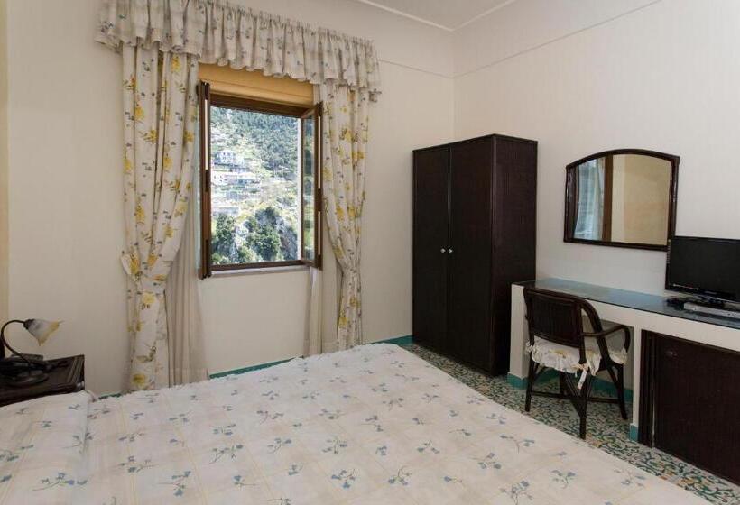 غرفة قياسية ثلاثية, Fico D India Relais