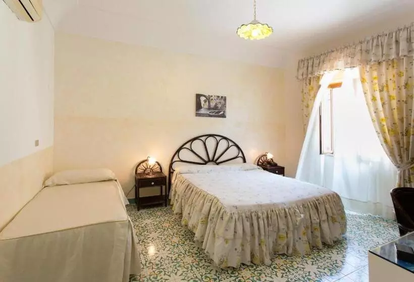 اتاق استاندارد سه نفره, Fico D India Relais