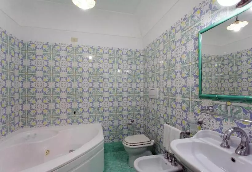 اتاق لوکس با وان آب گرم, Fico D India Relais