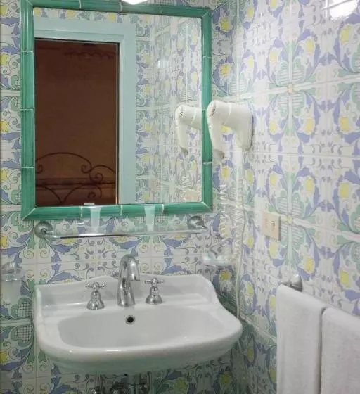 اتاق لوکس با وان آب گرم, Fico D India Relais