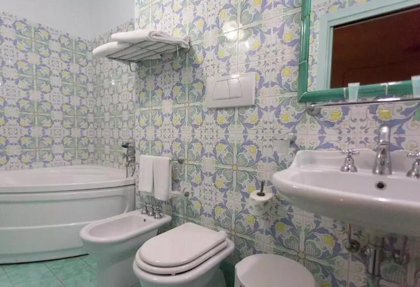 اتاق لوکس با وان آب گرم, Fico D India Relais
