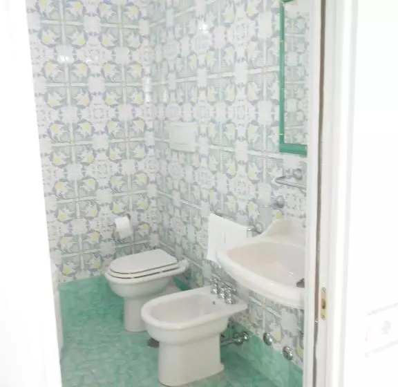 اتاق لوکس با وان آب گرم, Fico D India Relais