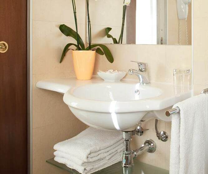 غرفة قياسية مزوَّدة بشُرفة, Metropol