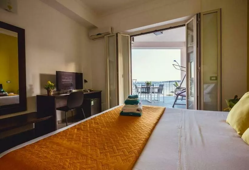 اتاق لوکس با بالکن و چشمانداز دریا, Oasis