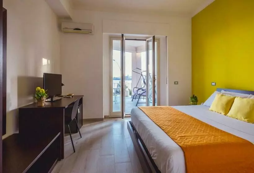 اتاق لوکس با بالکن و چشمانداز دریا, Oasis