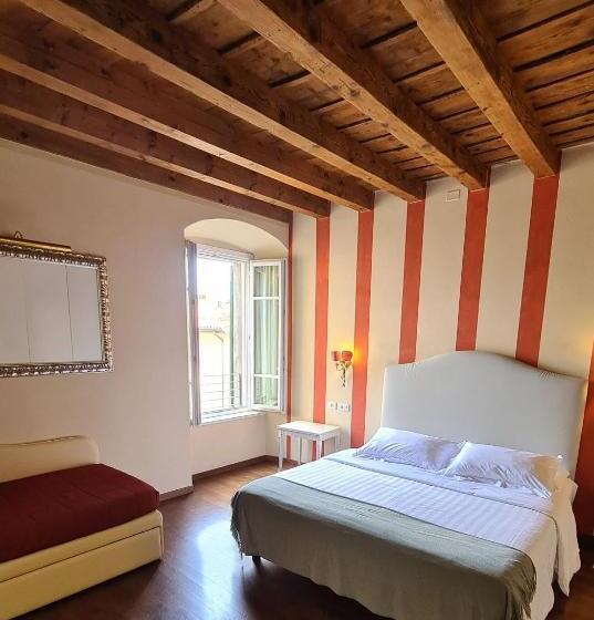 Family Room, Piazza Vecchia