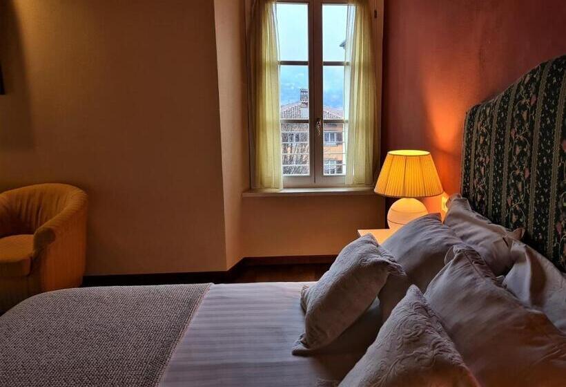 Family Room, Piazza Vecchia