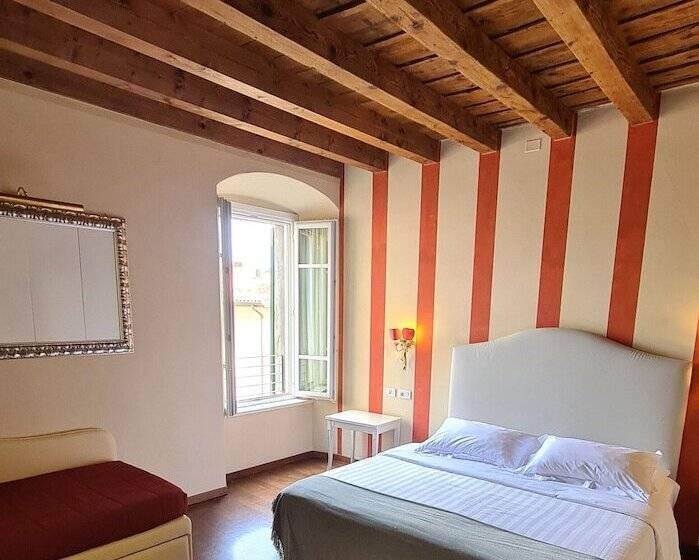 Family Room, Piazza Vecchia