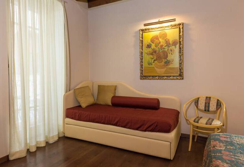 Family Room, Piazza Vecchia