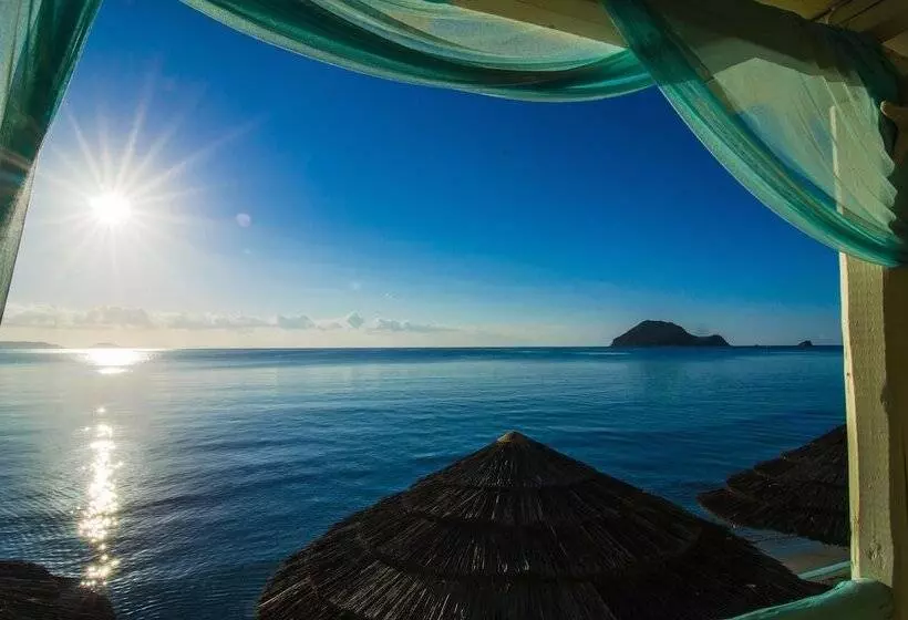 اتاق خانوادگی با چشم‌انداز دریا, Porto Koukla Beach